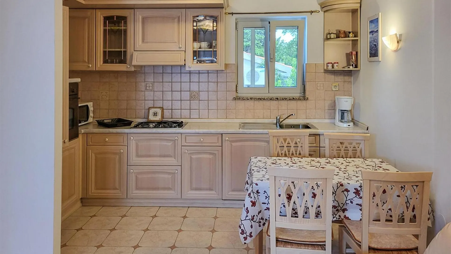Stunning Apartment In Jadranovo With Wifi 0*,